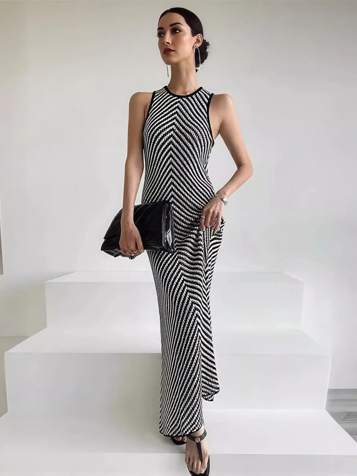 Round-neck striped contrasting stitching sleeveless knitted dress