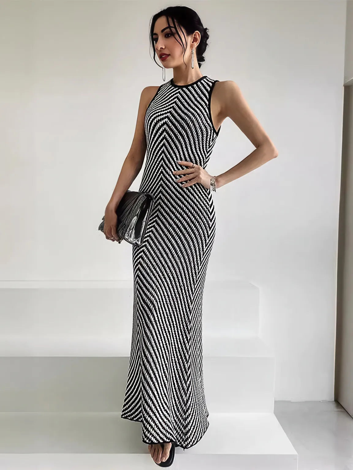 Round-neck striped contrasting stitching sleeveless knitted dress