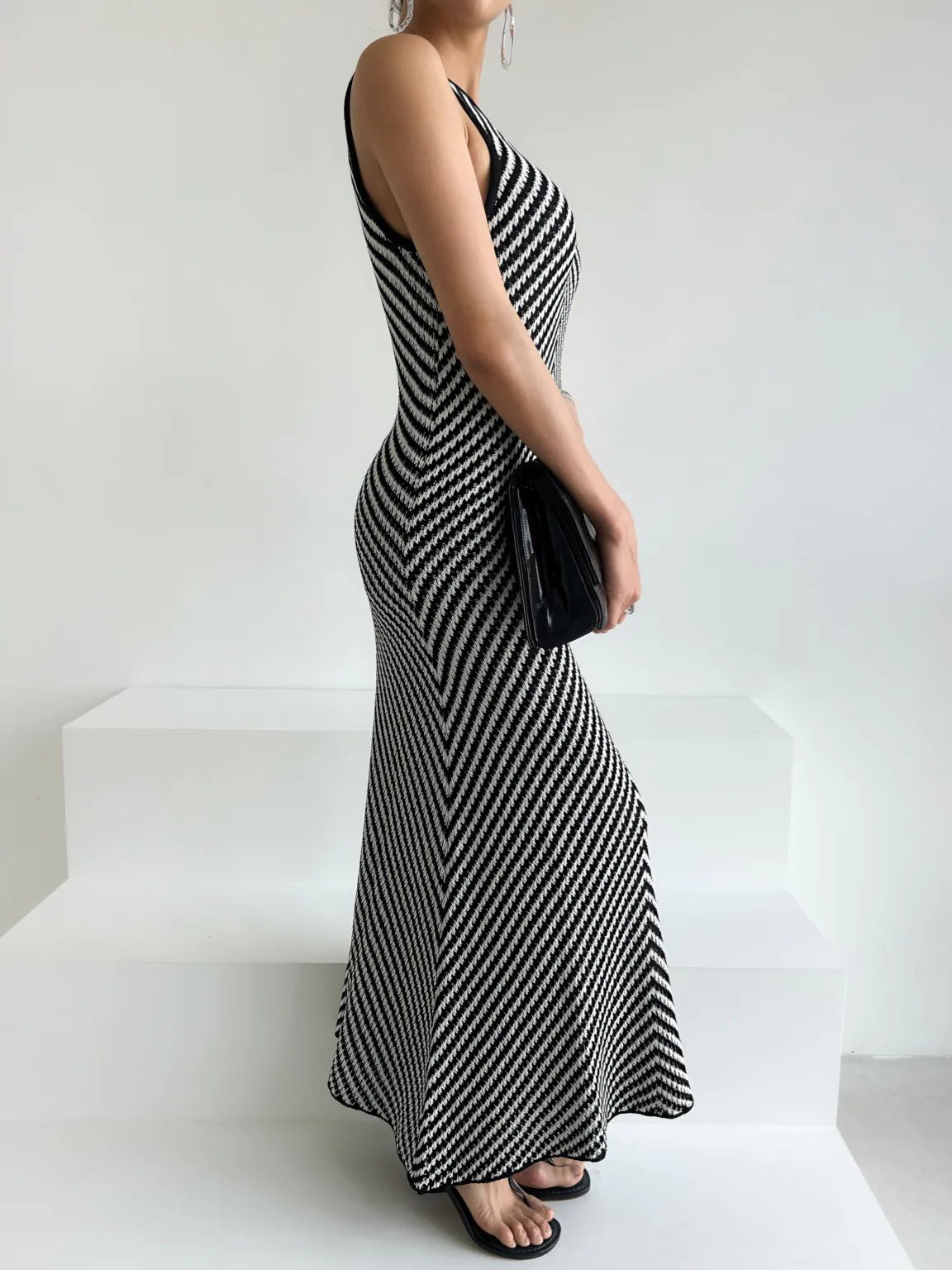 Round-neck striped contrasting stitching sleeveless knitted dress