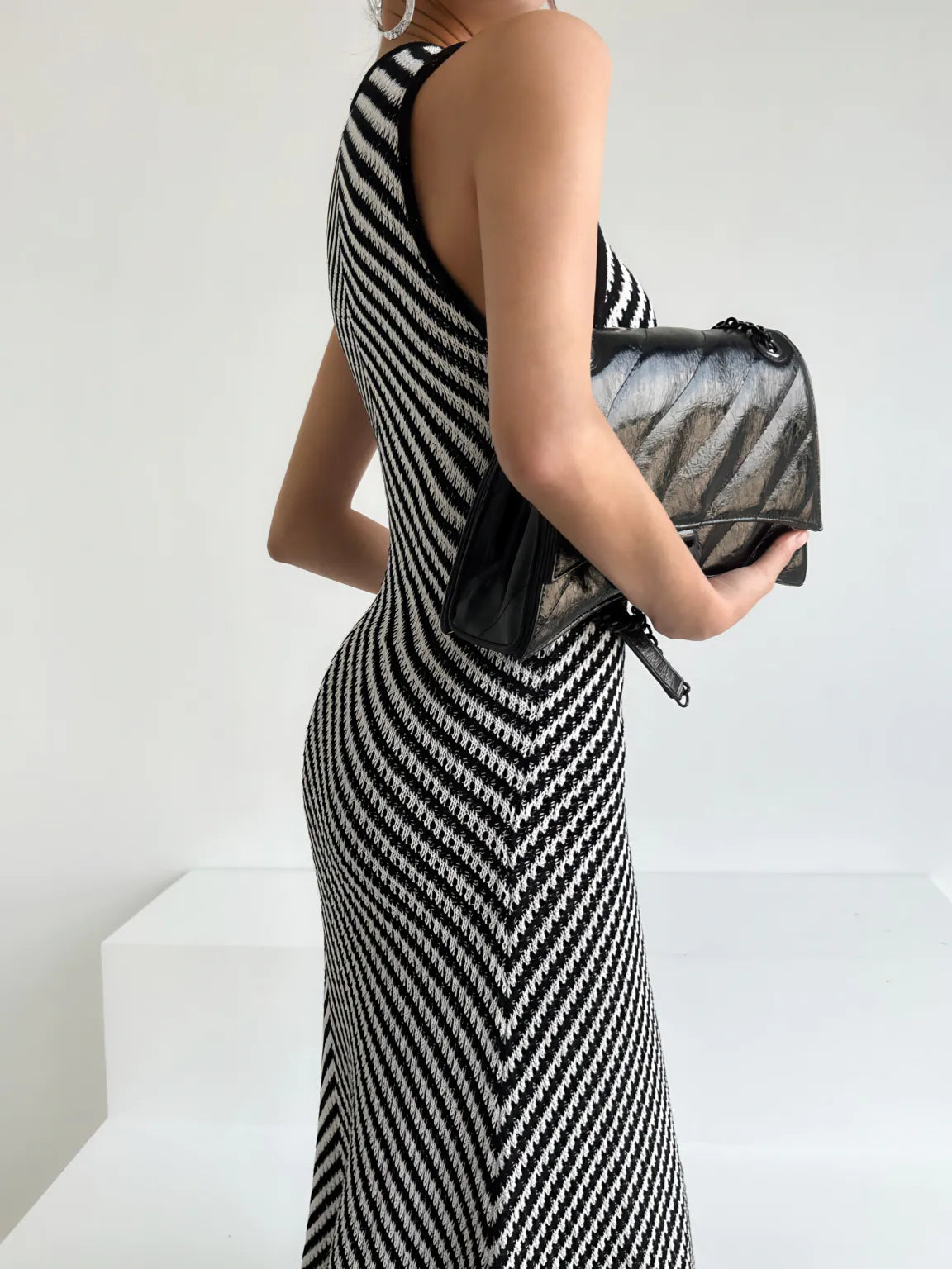 Round-neck striped contrasting stitching sleeveless knitted dress
