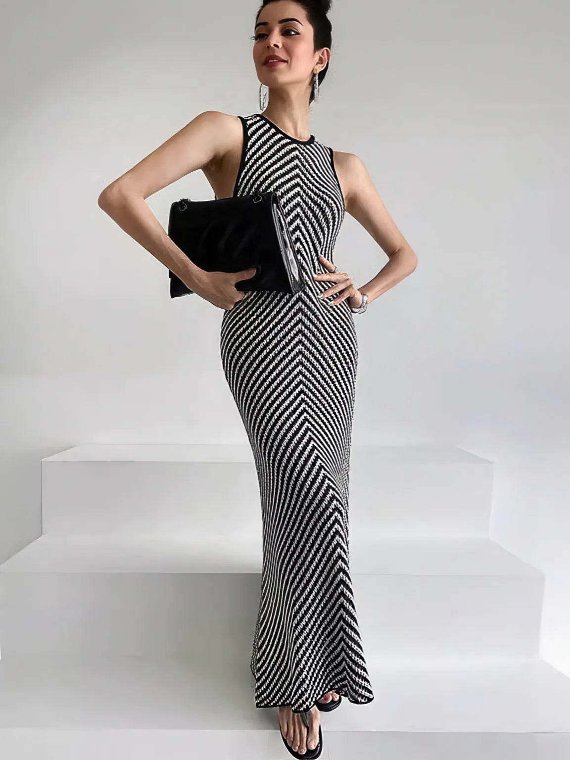 Round-neck striped contrasting stitching sleeveless knitted dress
