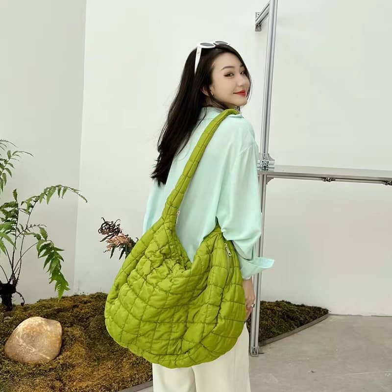 Large capacity diamond pleated diagonal bag