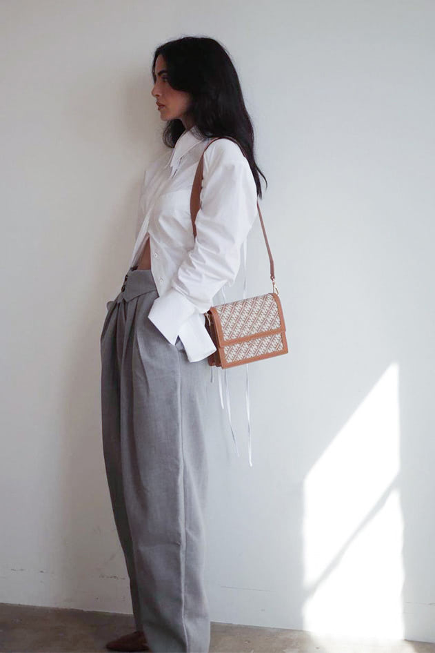 Women's backless shirt with shoulder pads