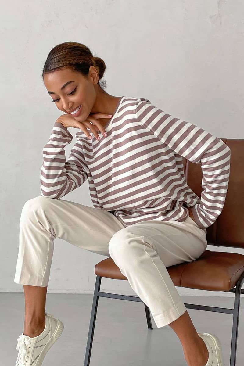 Crew neck striped knitted sweater