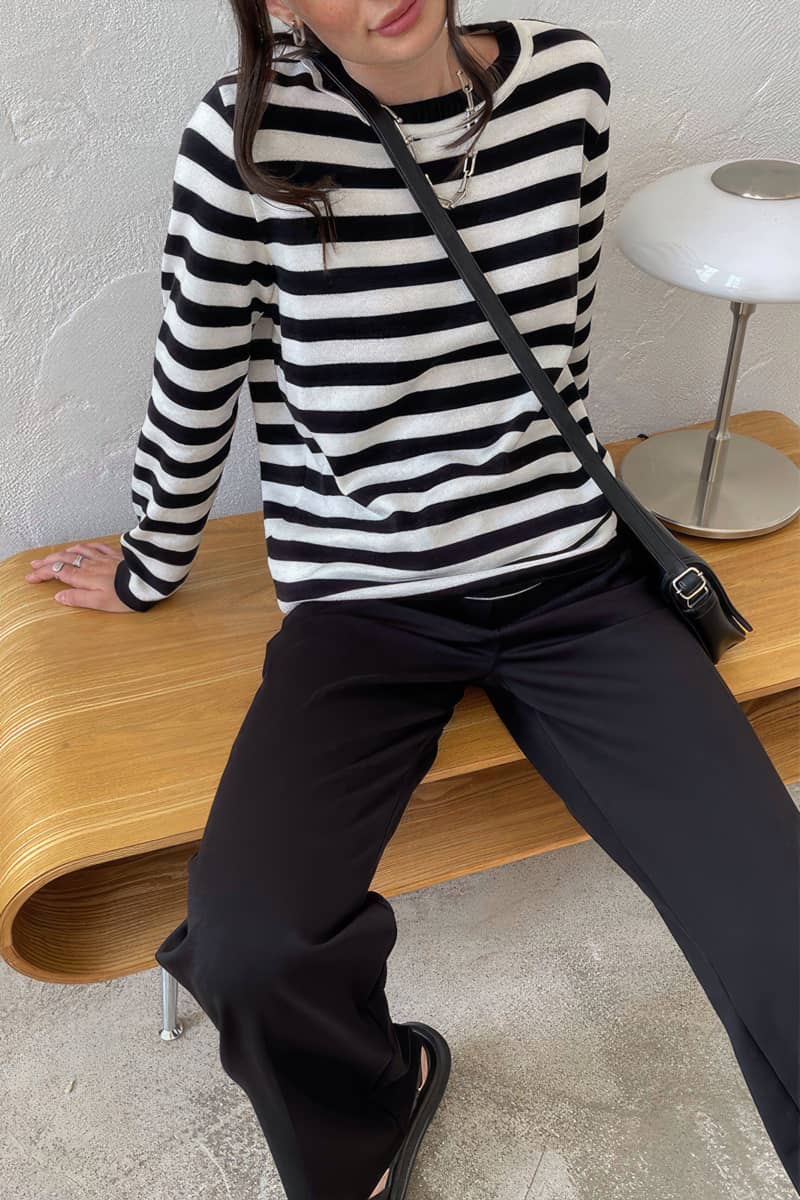 Crew neck striped knitted sweater
