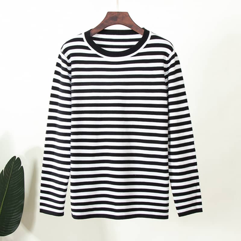 Crew neck striped knitted sweater